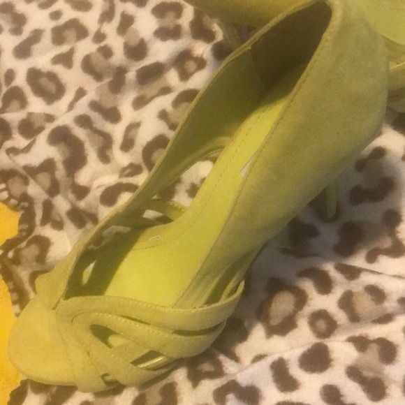 Shoes - Picture 4 of 8